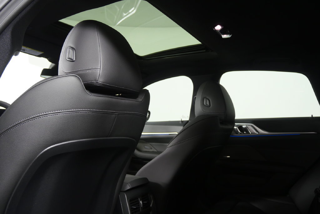 Used 2026 BMW i4 eDrive40 w/ Premium Package RWD image 17