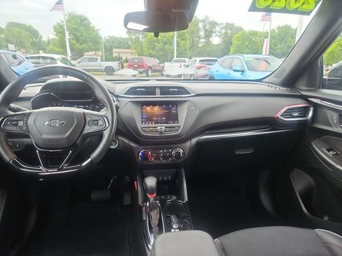 Used 2023 Chevrolet TrailBlazer RS FWD image 12