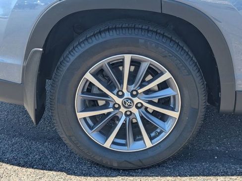 Used 2019 Toyota Highlander XLE AWD/4WD image 9
