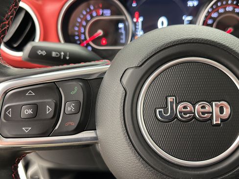 Used 2022 Jeep Wrangler Unlimited Rubicon w/ Cold Weather Group AWD/4WD image 19
