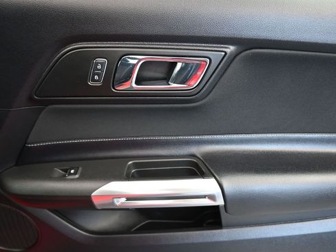 Used 2017 Ford Mustang Coupe image 33