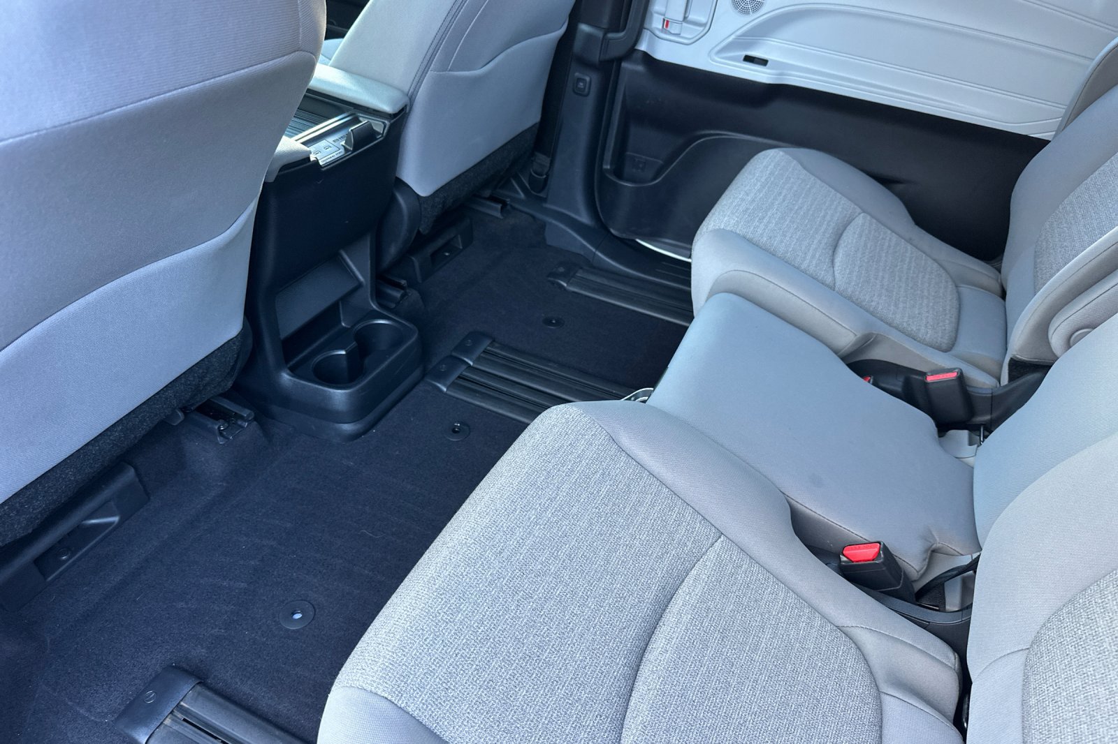 Certified 2026 Toyota Sienna LE FWD image 15