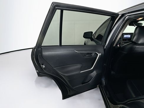 Used 2019 Toyota RAV4 LE FWD image 24