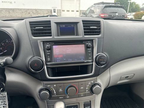 Used 2013 Toyota Highlander SE AWD/4WD image 18