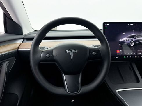 Used 2023 Tesla Model 3 Standard Range image 3