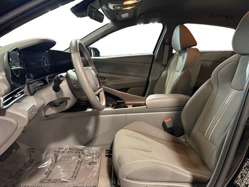 Used 2023 Hyundai Elantra SEL w/ Convenience Package FWD image 12