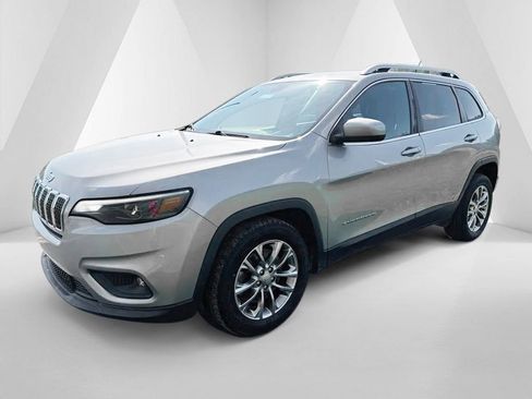 Used 2019 Jeep Cherokee Latitude Plus FWD image 3
