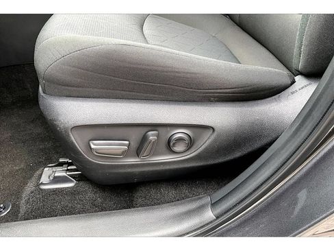 Used 2025 Toyota RAV4 XLE FWD image 29