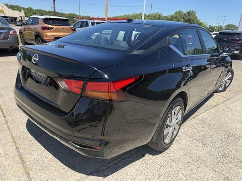 Used 2025 Nissan Altima 2.5 S FWD image 9