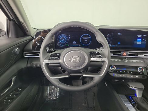 New 2025 Hyundai Elantra Limited image 11