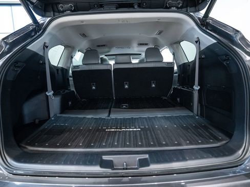 Certified 2022 Toyota Highlander XLE image 40