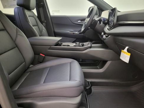 New 2026 Chevrolet Equinox LT w/ Convenience Package II FWD image 34