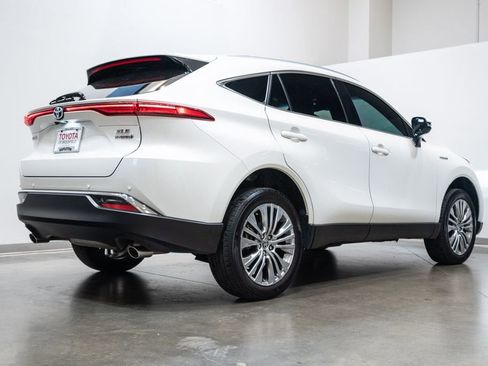 Used 2021 Toyota Venza XLE w/ Softex Package image 9