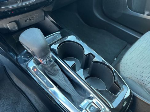 Used 2025 Chevrolet Trax LT image 35