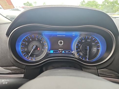 Used 2019 Chrysler 300 Touring w/ Chrome Appearance Package image 18