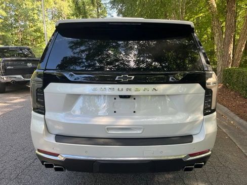 Used 2025 Chevrolet Suburban High Country AWD/4WD image 8