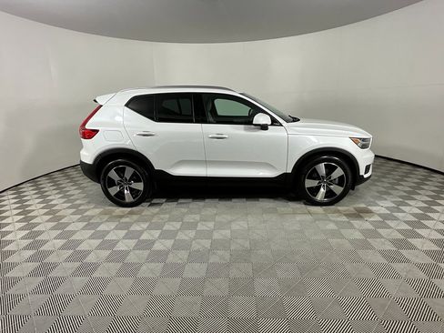 Used 2021 Volvo XC40 T5 Momentum w/ Premium Package image 5
