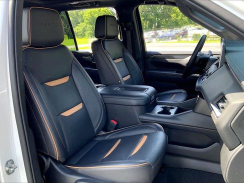 Used 2023 GMC Yukon AT4 w/ AT4 Premium Plus Package AWD/4WD image 7