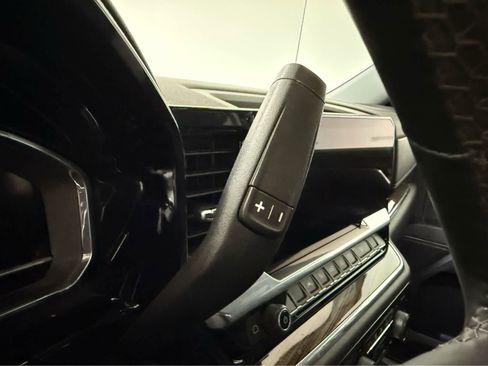 Used 2025 Chevrolet Silverado 1500 LT AWD/4WD image 25