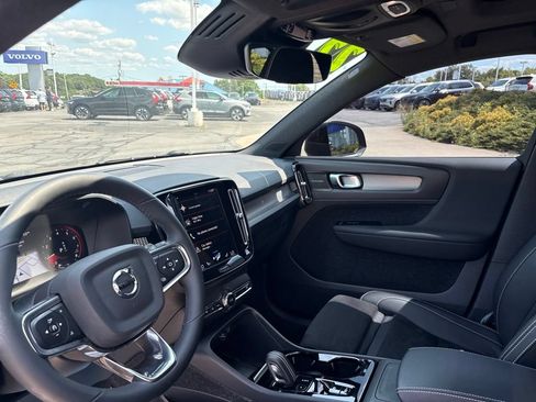 Used 2022 Volvo XC40 T5 R-Design w/ Advanced Package AWD/4WD image 16