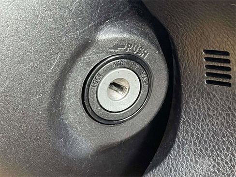 Used 2018 Toyota Corolla LE image 27