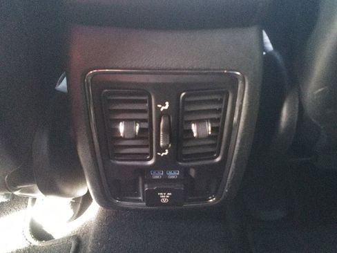 Used 2020 Jeep Grand Cherokee Limited image 12