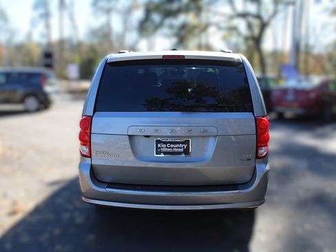 Used 2016 Dodge Grand Caravan SXT image 12