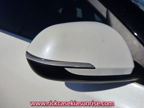 Used 2025 Kia Seltos EX FWD image 9