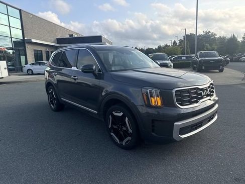 Certified 2024 Kia Telluride S w/ S Sunroof Package FWD image 3