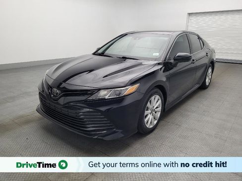 Used 2018 Toyota Camry LE image 1