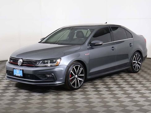 Used 2017 Volkswagen Jetta GLI image 9