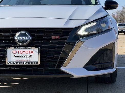 Used 2024 Nissan Altima 2.5 SR image 9