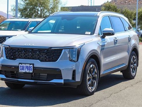 New 2025 Kia Sorento S w/ Panoramic Sunroof Package image 4