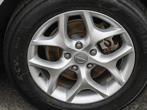 Used 2018 Chrysler Pacifica Touring-L w/ Tire & Wheel Group FWD image 11