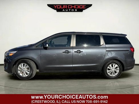 Used 2017 Kia Sedona LX w/ LX Essentials Premium Package FWD image 2