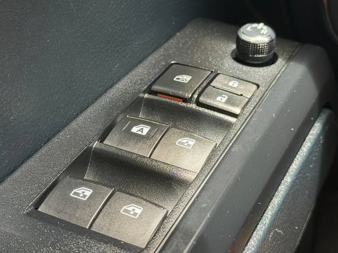 Used 2016 Toyota Tacoma SR RWD image 16