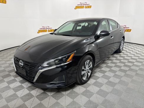 Certified 2025 Nissan Altima 2.5 S FWD image 1