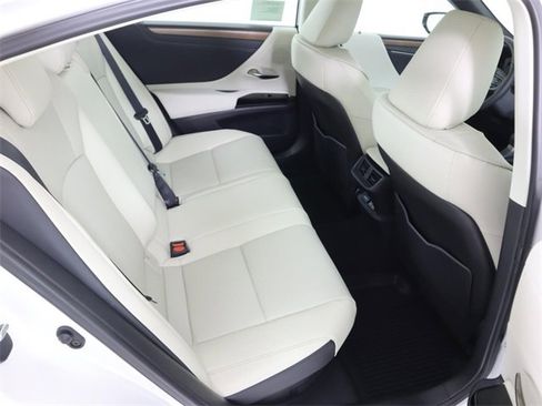 New 2025 Lexus ES 300h 300h image 14