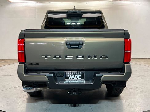 Used 2025 Toyota Tacoma TRD Off-Road AWD/4WD image 5