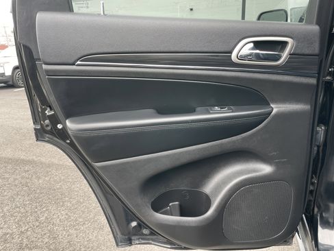 Used 2020 Jeep Grand Cherokee Limited image 31