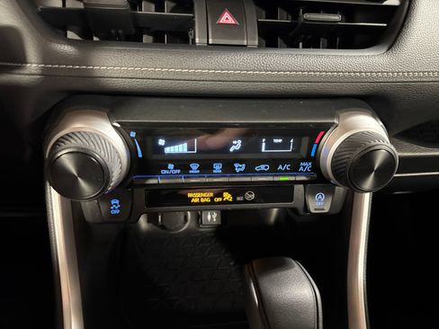 Used 2019 Toyota RAV4 LE w/ All Weather Liner Package AWD/4WD image 22