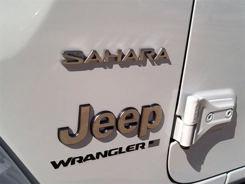 Used 2024 Jeep Wrangler Sahara w/ Technology Group image 18