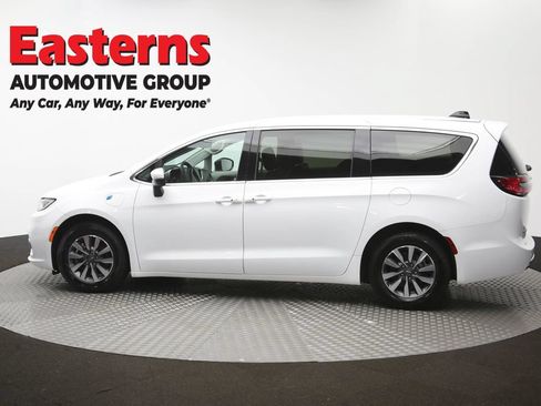 Used 2023 Chrysler Pacifica Touring-L FWD image 64