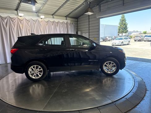 Used 2020 Chevrolet Equinox LS AWD/4WD image 4