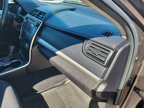 Used 2017 Toyota Camry SE image 42