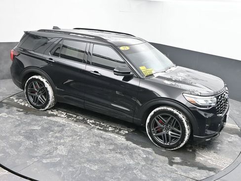 Used 2025 Ford Explorer ST image 13