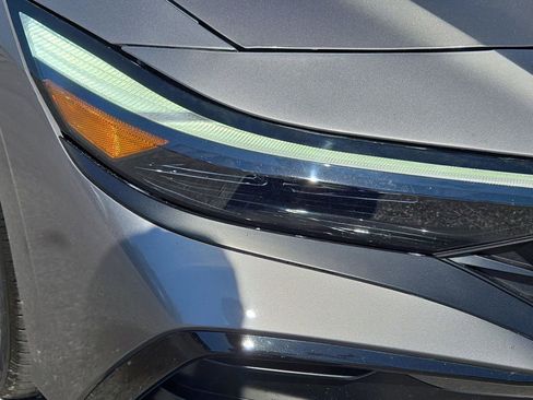 Used 2024 Hyundai Elantra SEL w/ Convenience Package image 4