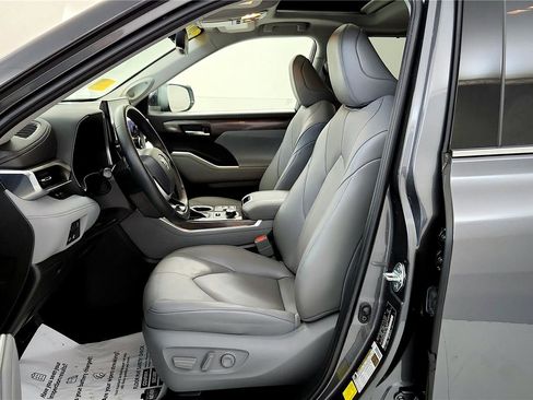 Used 2023 Toyota Highlander Limited image 26