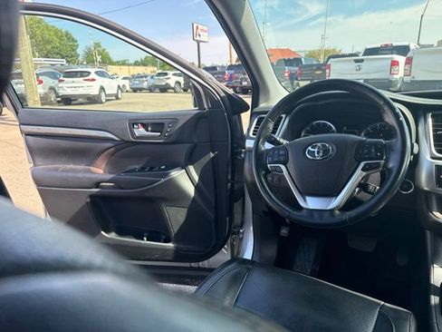 Used 2017 Toyota Highlander Limited Platinum w/ Carpet Mat Package AWD/4WD image 20