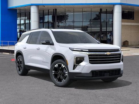 New 2027 Chevrolet Traverse LT w/ Sun and Wheel Package FWD image 7